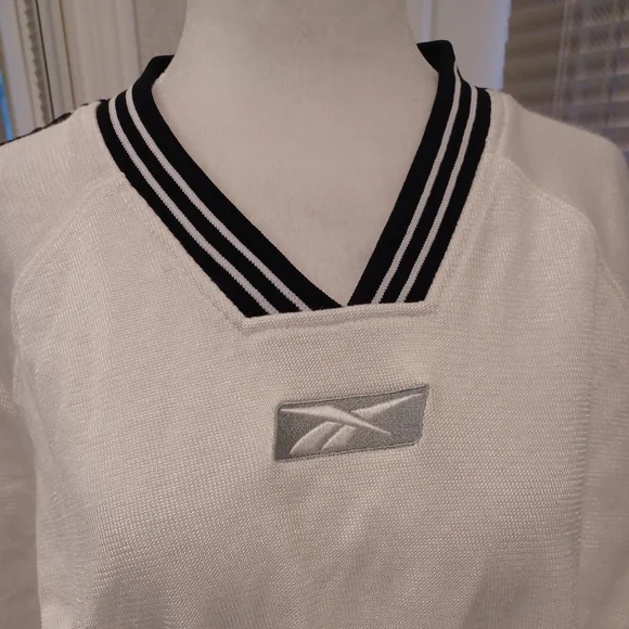 4/$40 Thick White Reebok Tee - Size Large - Picture 2 of 9